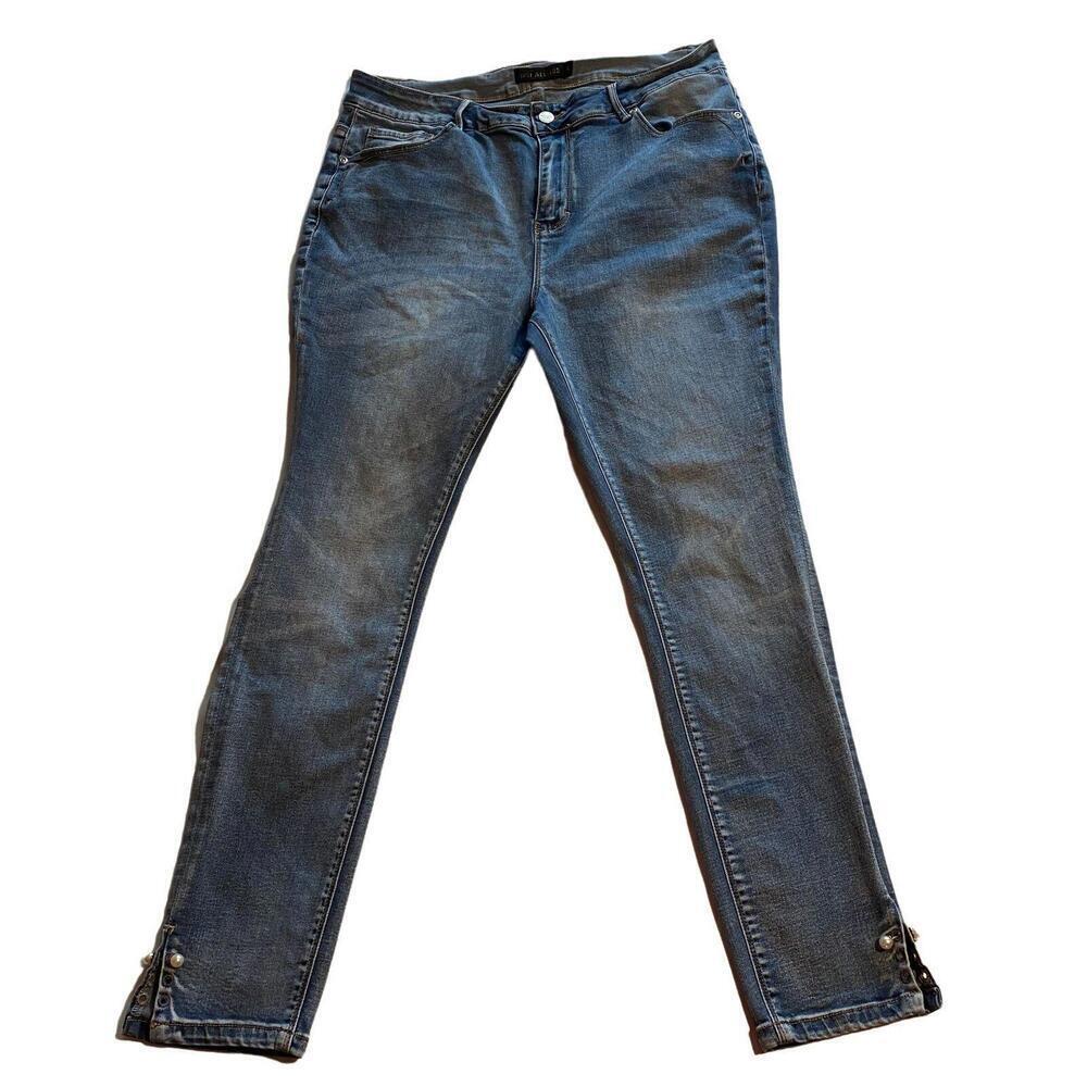 Gigi‎ Allure Slim fit Tapered leg Women’s size 14 Blue denim Capri Jeans